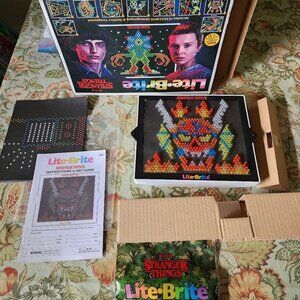 Lite- Brite Stranger Things Demogorgon Millie 920 Pegs Netflix Hasbro New in Box